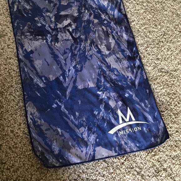 3 for $13 Mission Enduracool Techknit Cooling Towel - Picture 5 of 5